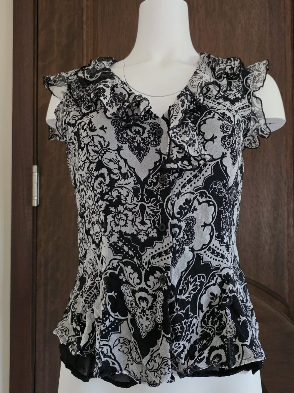 Worthington Brand Sleeveless Ruffled Gray & Black 100% Silk Paisley Blouse